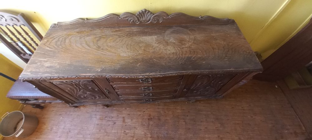 Movel de sala com 2 portas e 4 gavetas