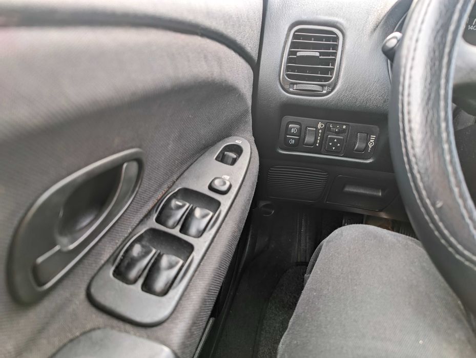 Mitsubishi Carisma 1.6 Avance (Julho / 2001)