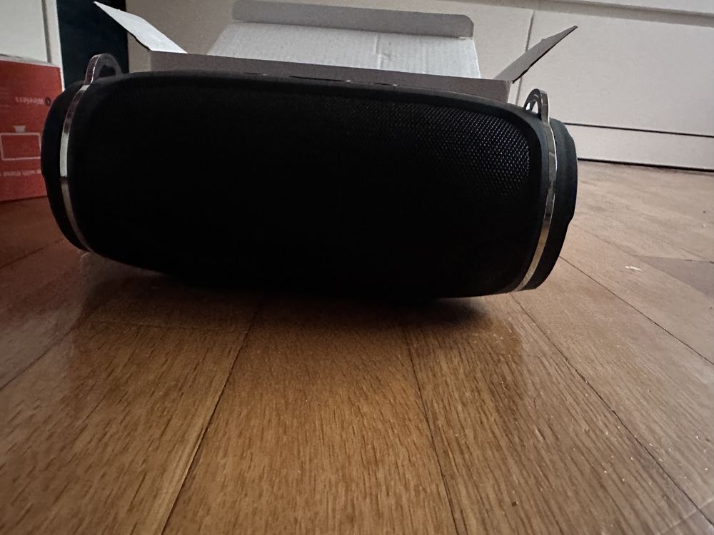 Coluna wireless preta completamente nova