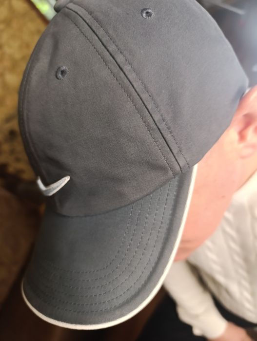 Продам бейсболку кепку Nike