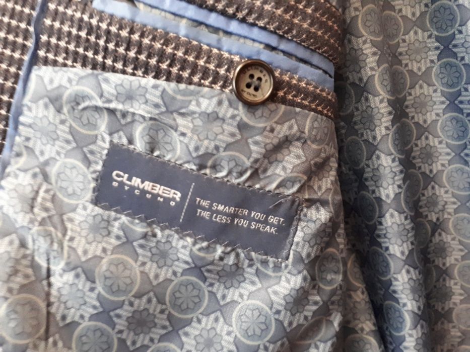 Продаю стильный мужской пиджак в очень хорошем состоянии