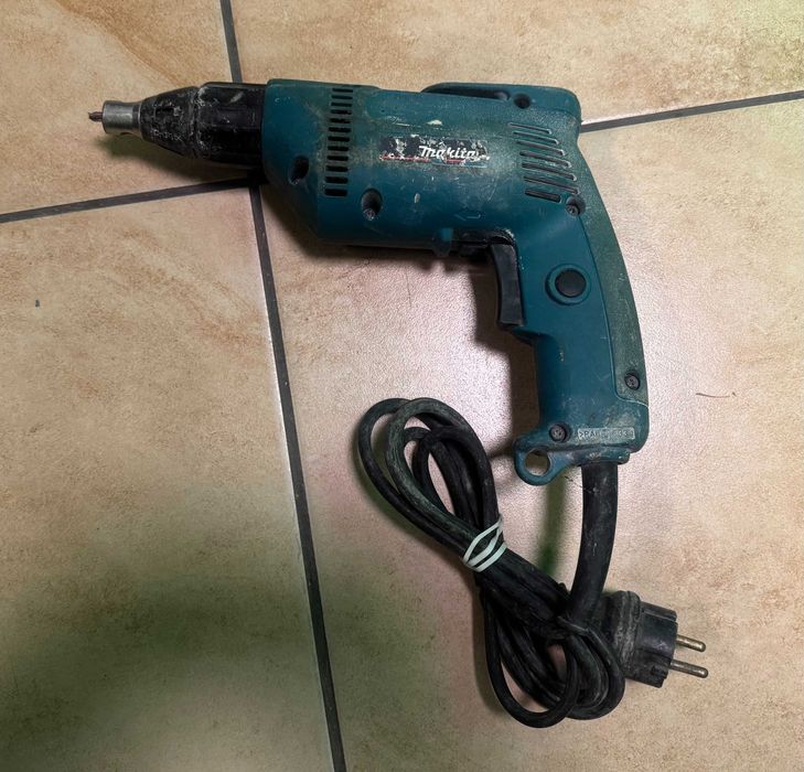 MAKITA Wkrętak do Regipsów 6821
