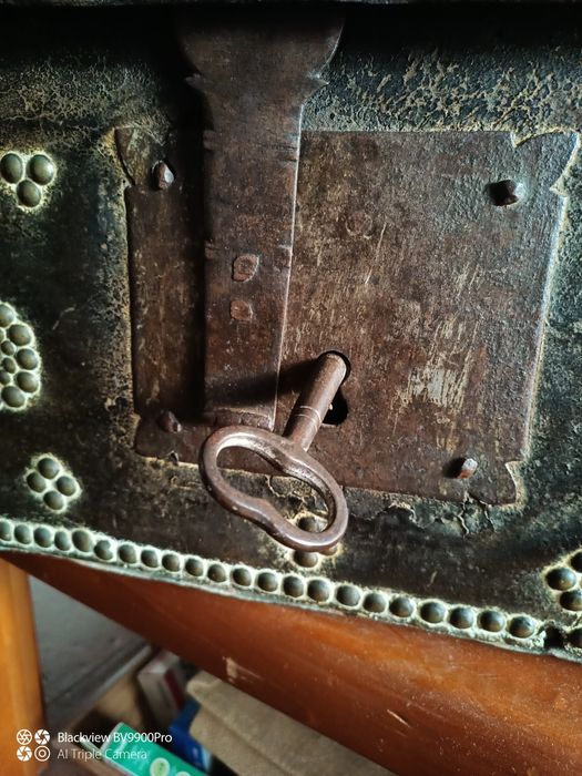 Baú com dois séculos não á ninguém para contar a história