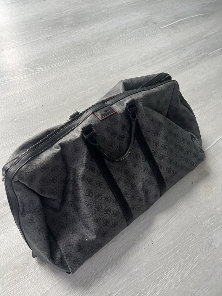 Продам сумка дорожная , спортивная Guess