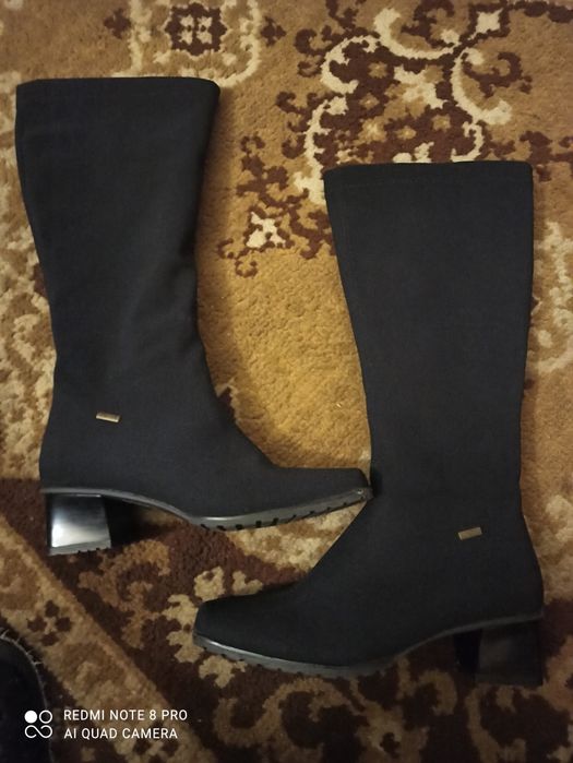 Жіночі демисезонні сапоги.