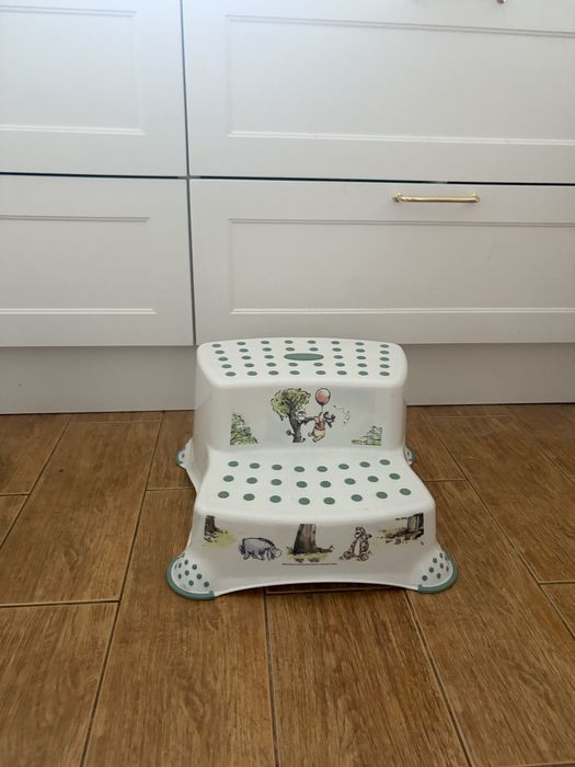 Schodki dwustopniowe, podest antypoślizhowy  dla dzicei