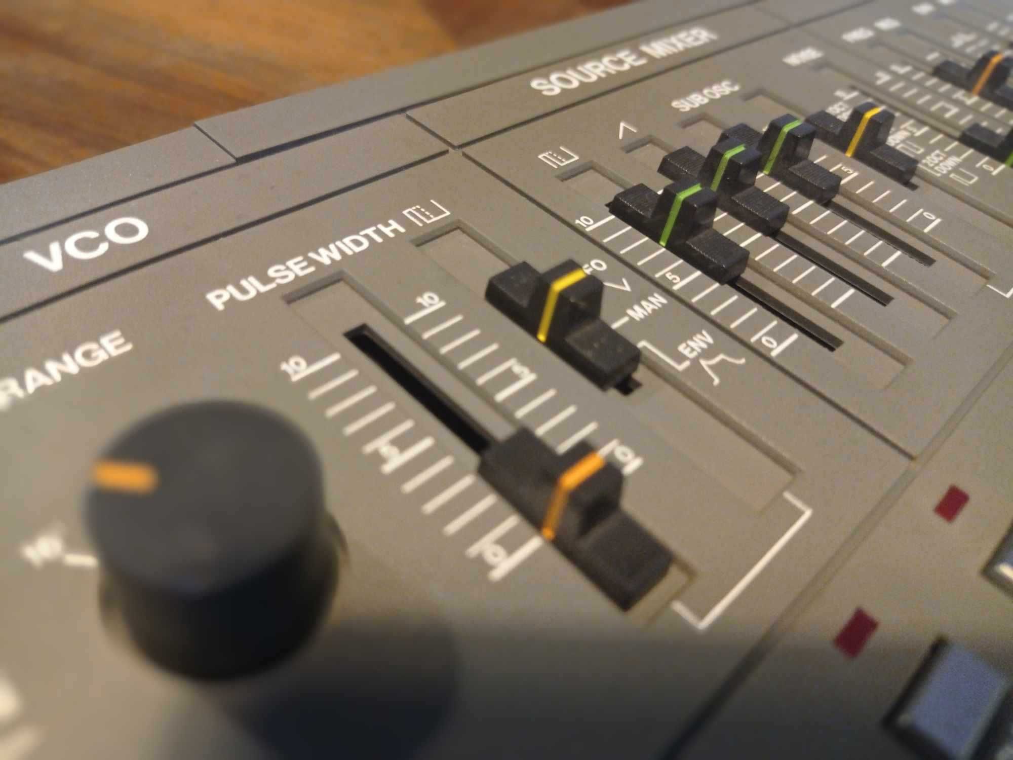 Roland SH-101 Syntezator