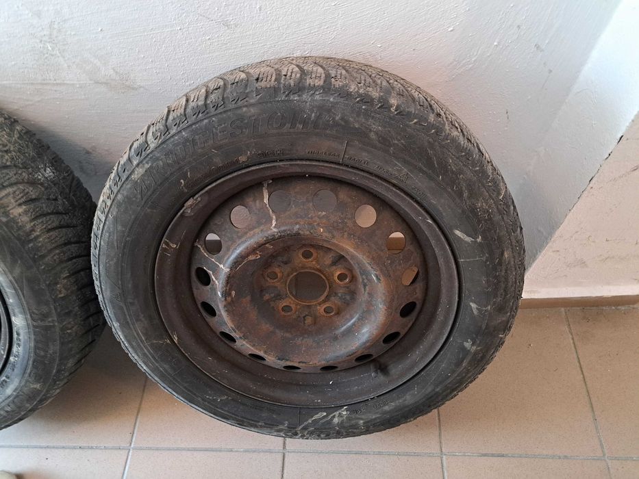 Opony zimowe 16 na felgach (205/60/16)