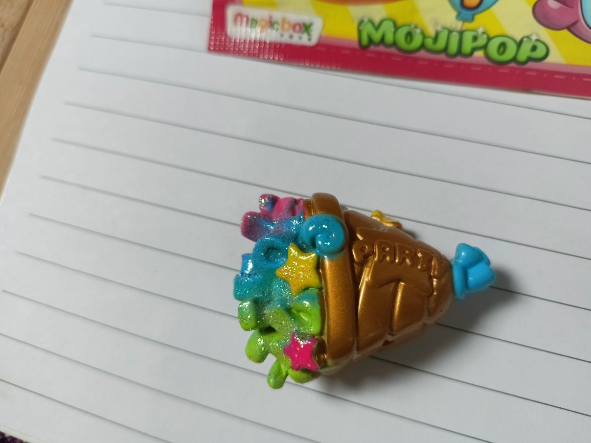 Poppy Celebrity/ Sparkle Spots -Moji Pops