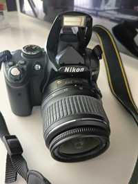 Máquina fotográfica Nikon D5000