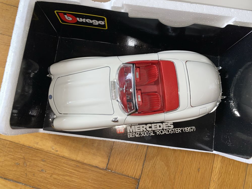 BBurago Mercedes Benz 300 SL Roadster (1957) Diamonds 1:18.