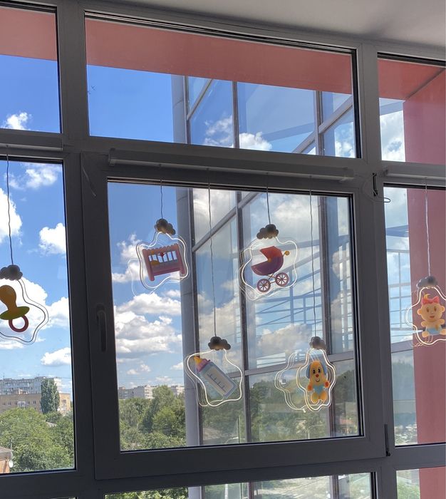 Неонова світяща вивіска дитяча