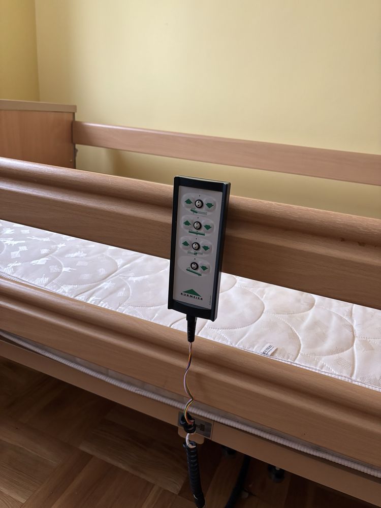 Niemieckie łóżko rehabilitacyjne Burmeier z materacem przeciwodleżynow