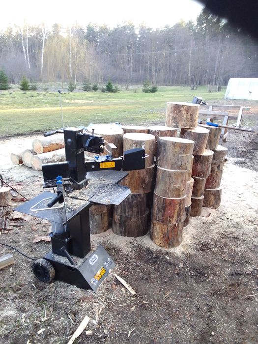 rozdrabniacz gałęzi rębak remet wiertnica młot wypożyczalnia wynajem