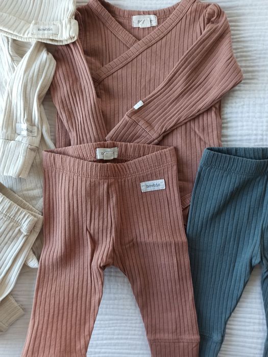 Zestaw komplet body i legginsy prążkowane Newbie 62 czapka regulacja