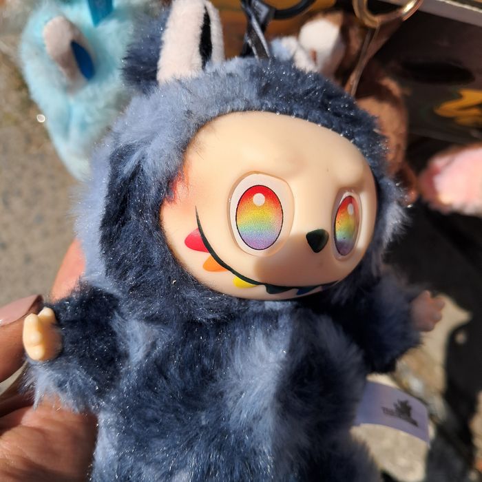 Labubu lafufu seria Big into energy kolor Secret szary polecam