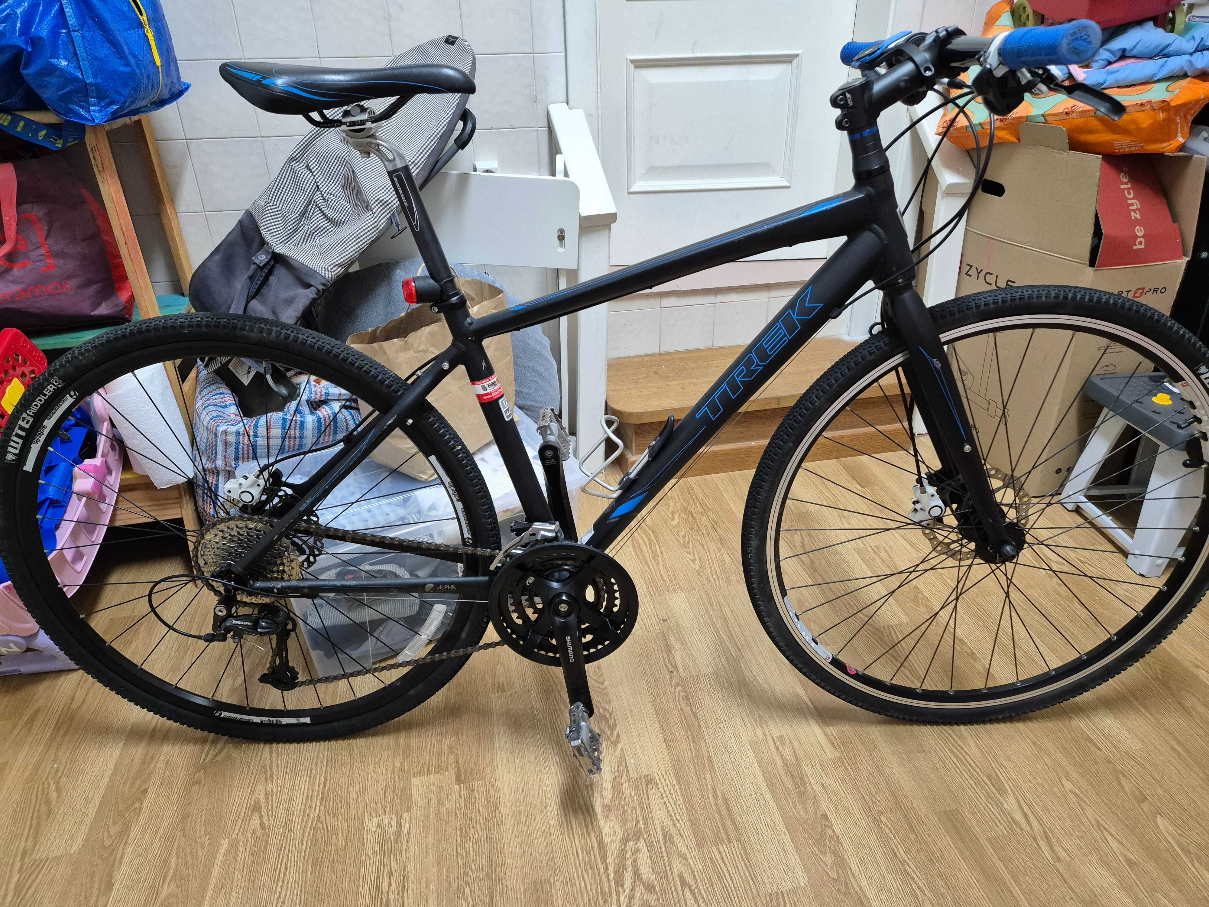 TREK Hybrid fx 7.4