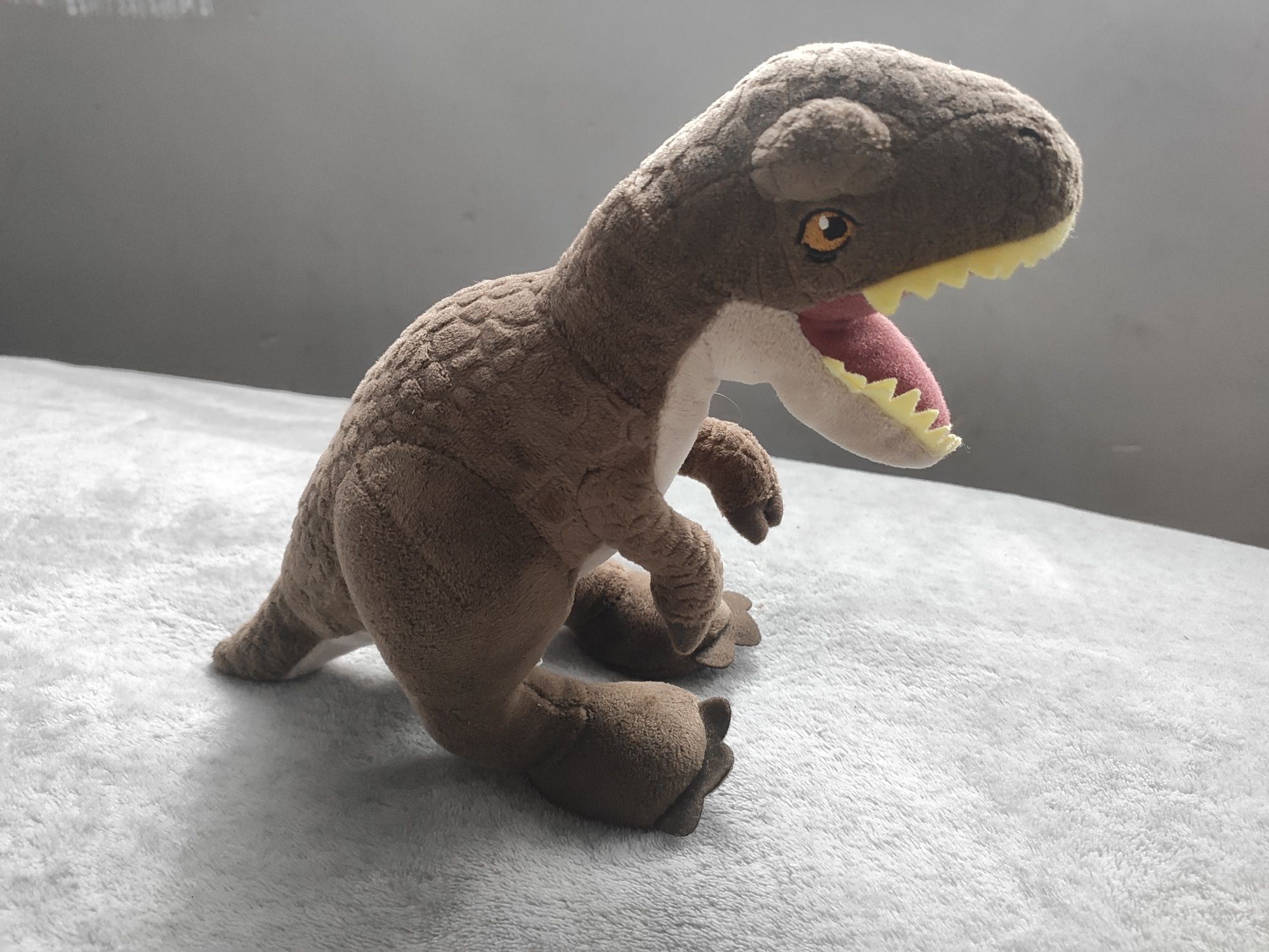 Maskotka dinozaur pluszowy t rex jurassic world