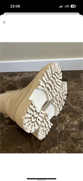 Чоботи черевики ботінки на шнурках замшеві нубук бежевого кольору