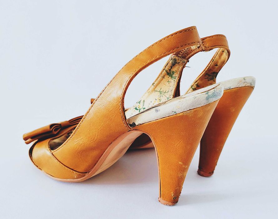 Karmelowe skórzane sandały czółenka szpilki Stradivarius 37