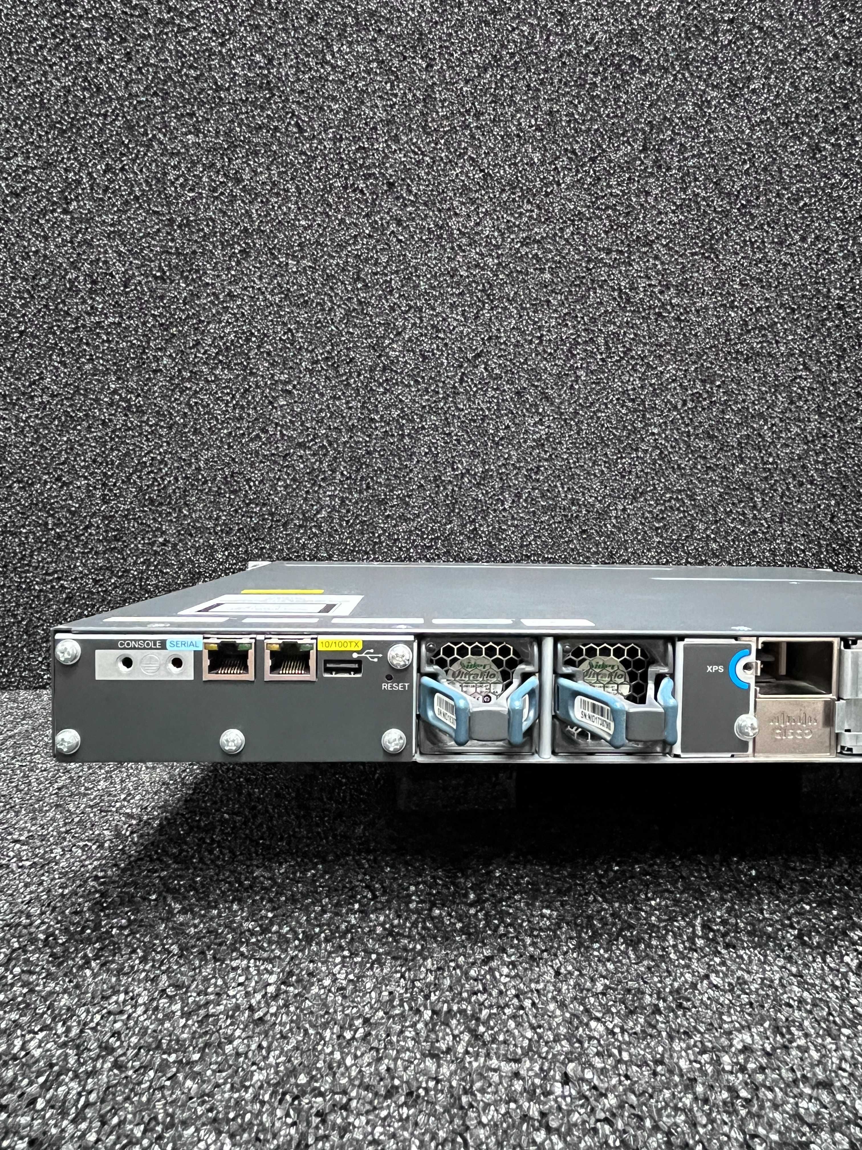 Гігабітний комутатор Cisco WS-C3560X-24P-S з PoE+ (435 Вт)