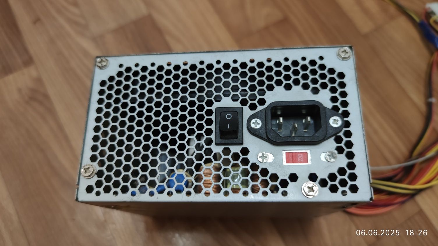 Блок питания до компютера на 400w.