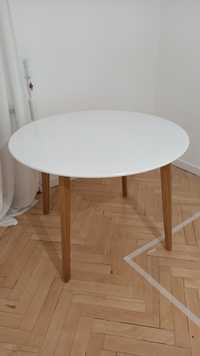 Stół biały/naturalny JEGIND Jysk okrągły drewno i biel 105 cm