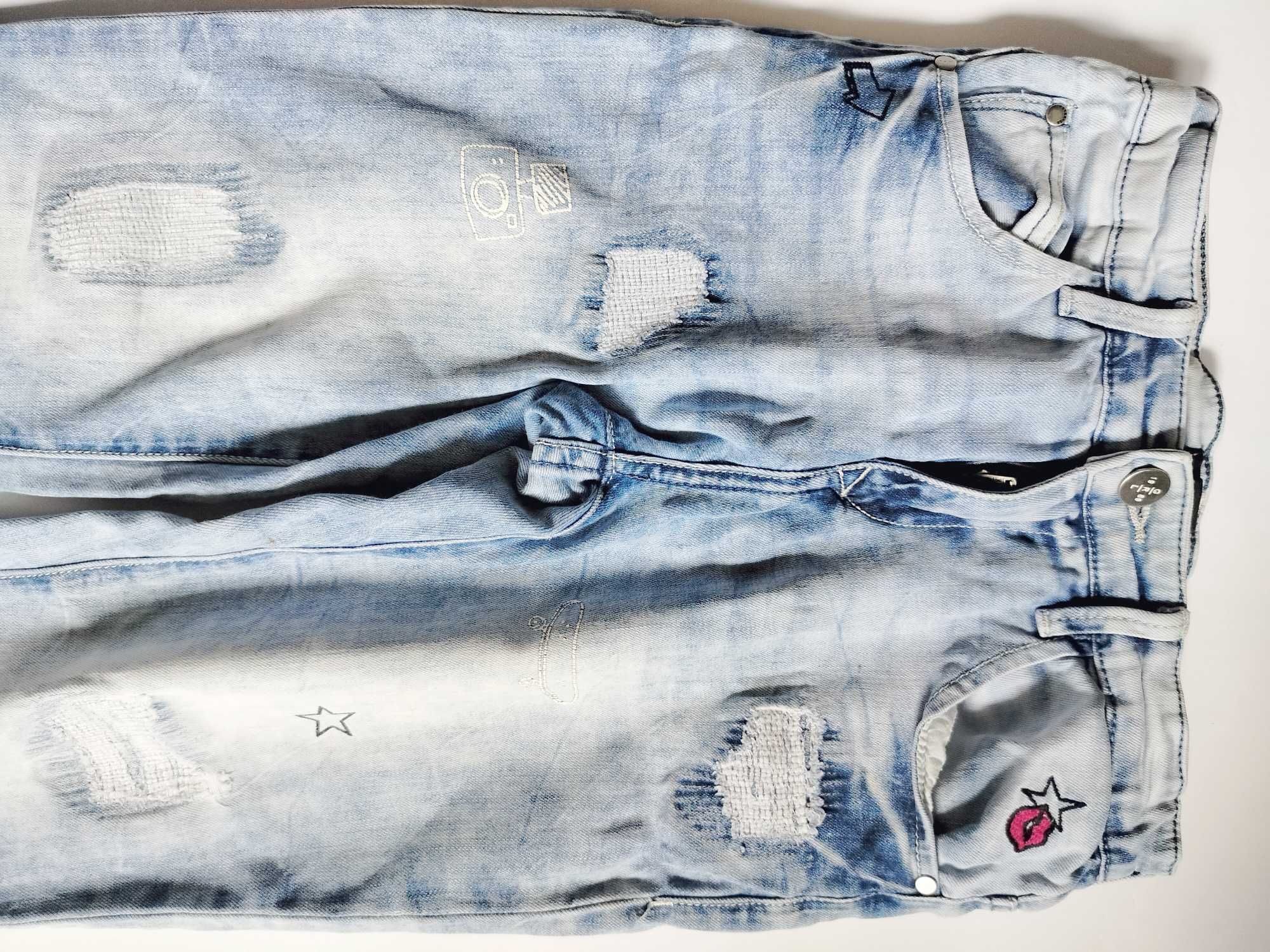 Spodnie jeansy buddy naszywki ozdobne Reserved 134 8-9