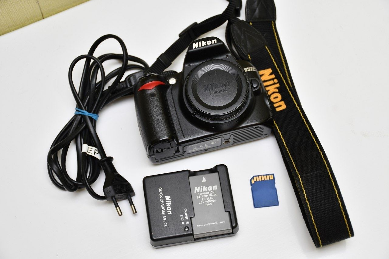 Nikon D3000 body