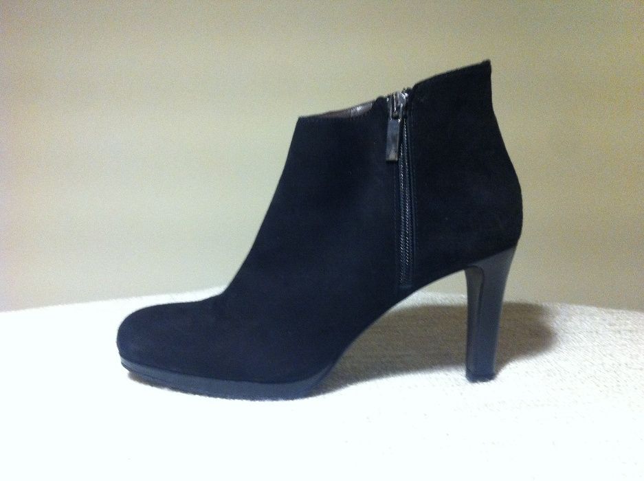 Elegantes botins de camurça preta da marca PERLATO (38) - NOVOS!