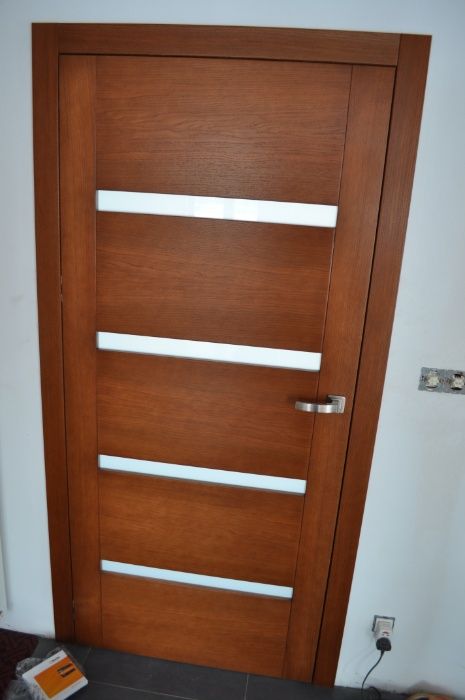 Drzwi wewnętrzne drewniane z montażem w4