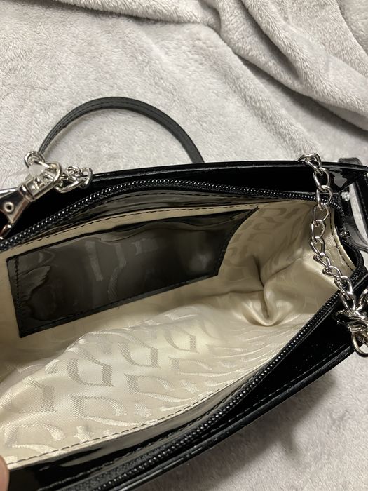 Czarna kopertówka z łańcuszkiem Ryłko. Nowa