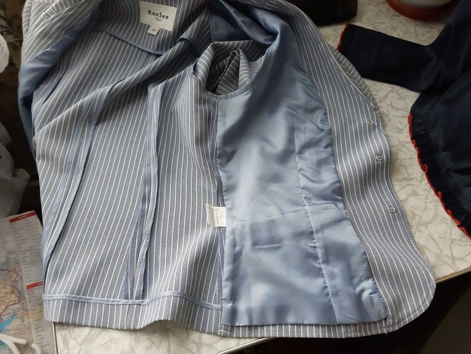 Продам женский костюм тройка