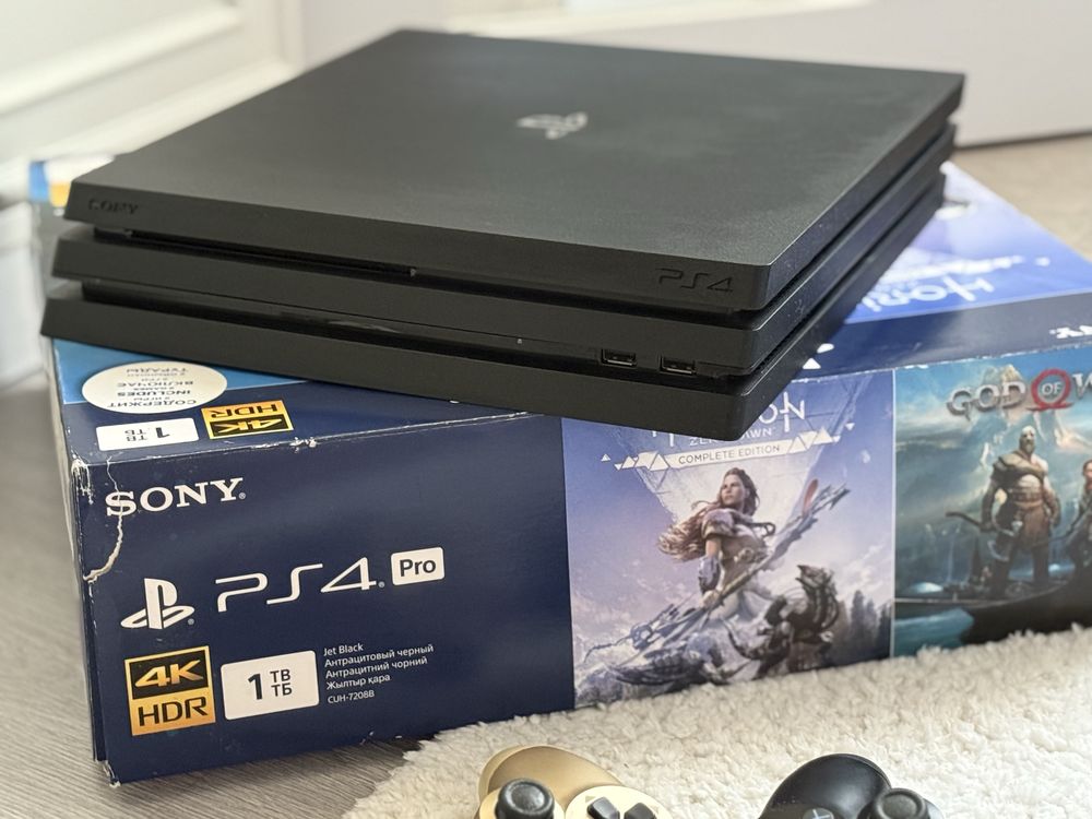 Ігрова приставка Playstation 4 PRO 1 TB, 2 геймпада