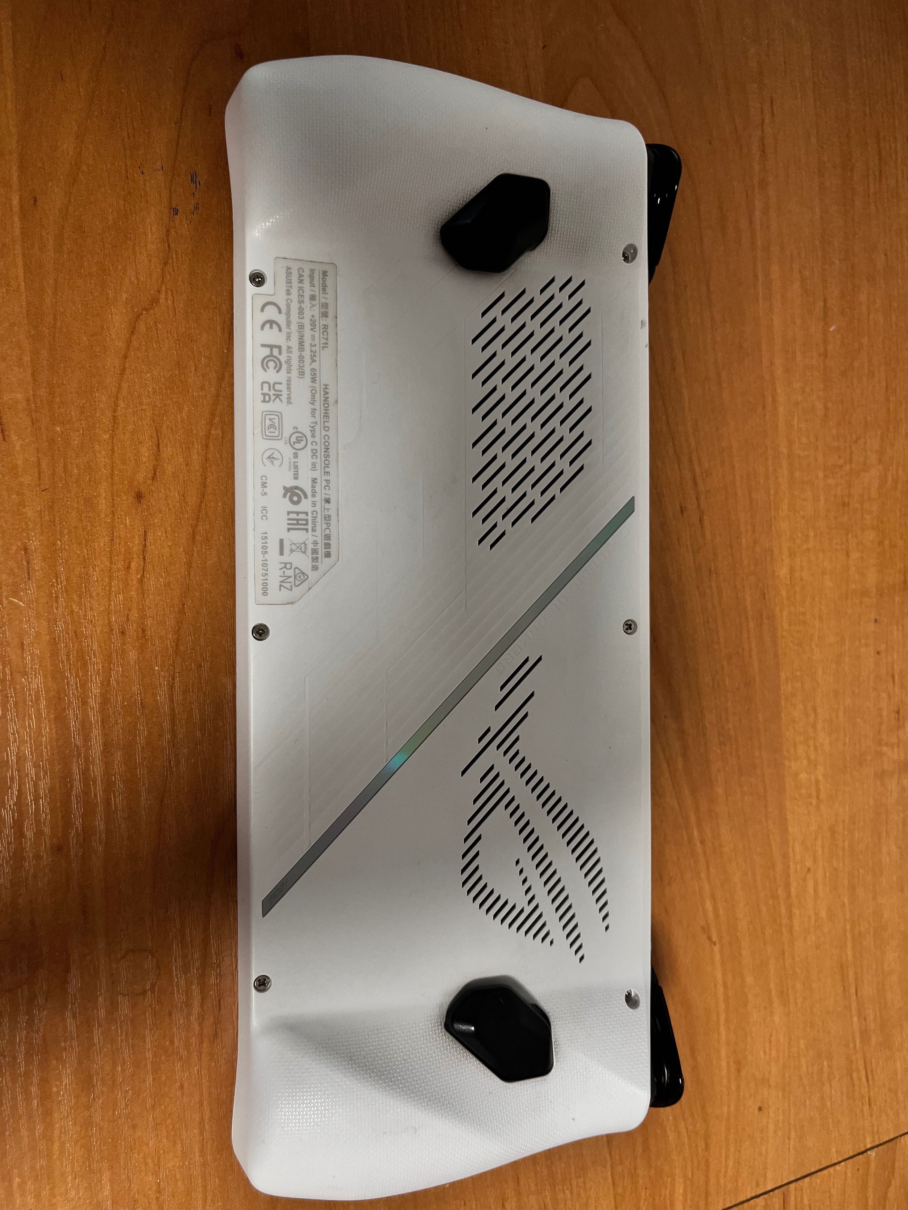 Продаю ігрову консоль ASUS ROG Ally (2023). Повна комплектація.