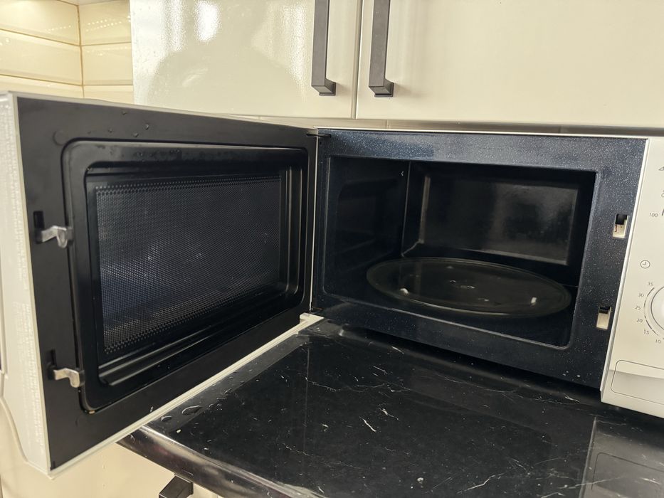 Мікрохвильовка Samsung ME81KRW