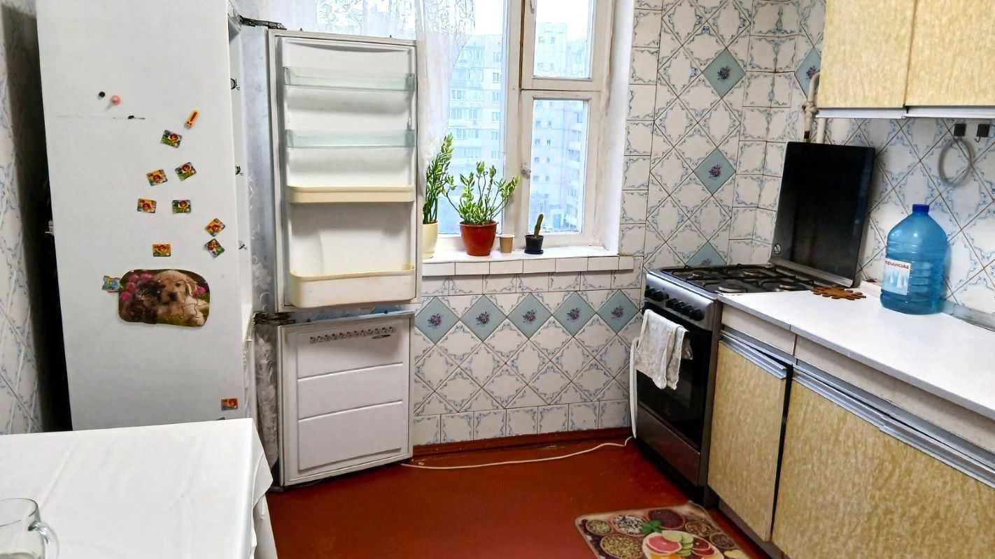 2 ком. квартира, Троещина, ул. Сержа Лихваря (Сабурова), 5