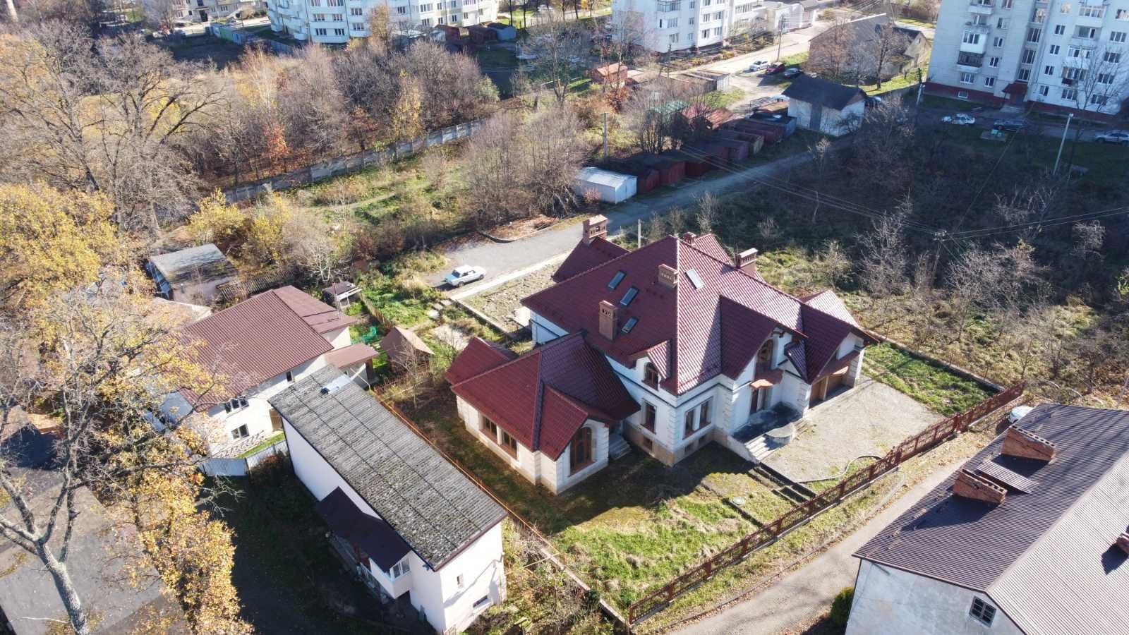 Терміново продається новозбудований будинок з ділянкою в 10 сот.