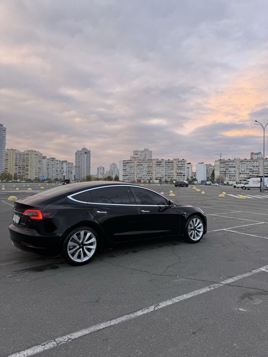 Тесла модел 3 2020года 75кв лонг рейнж