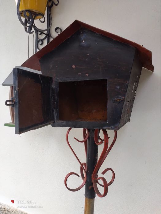 Caixa de correio com base