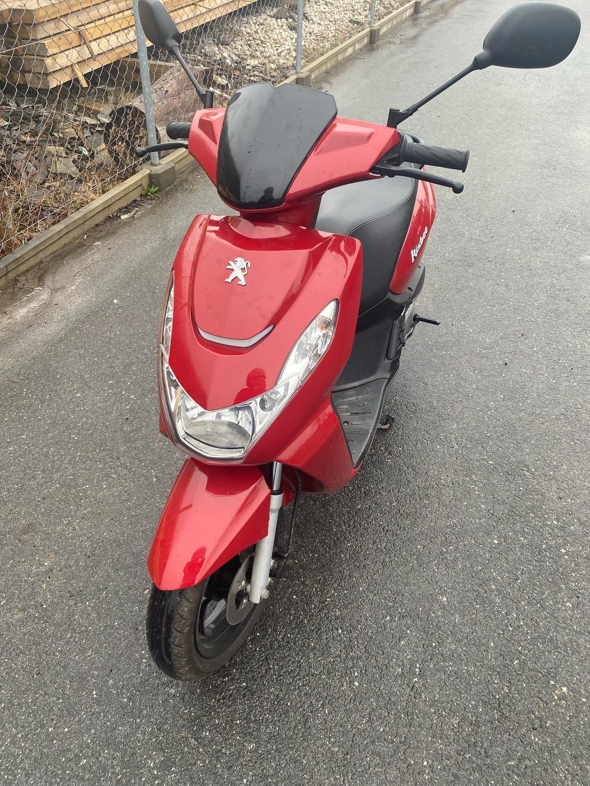 Skuter Peugeot Kisbee 4T r.2021
