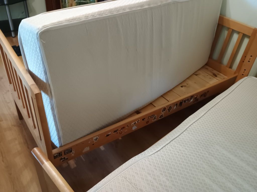 Продам ліжко з матрацом.