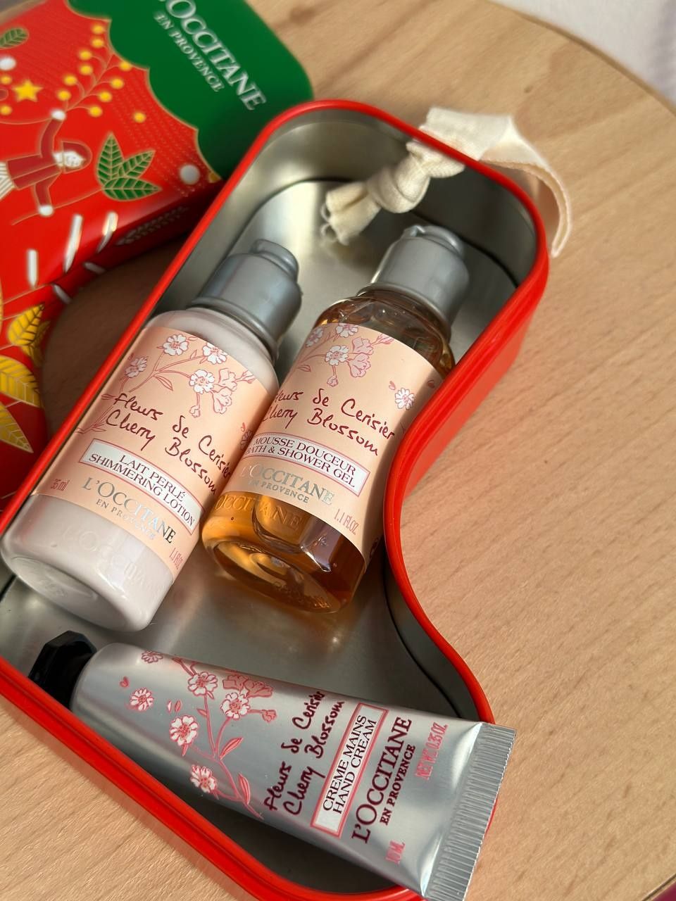 Подарунковий набір L'Occitane Cherry Blossom 
﻿﻿Fleurs de Cer