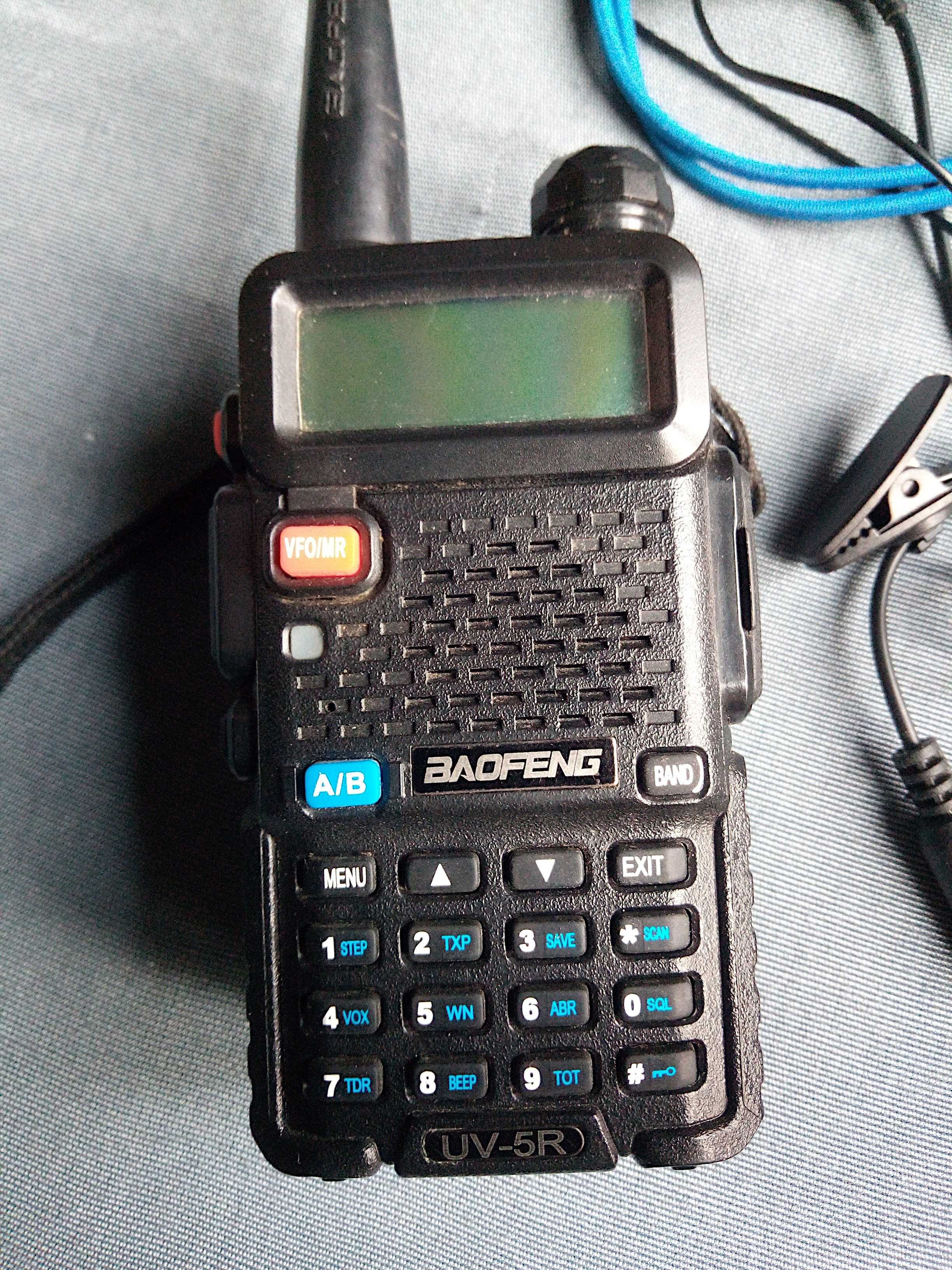 Дводіапазонна р/станція BAOFENG UV-5R з FM+гарнітура+зарядний пристрій