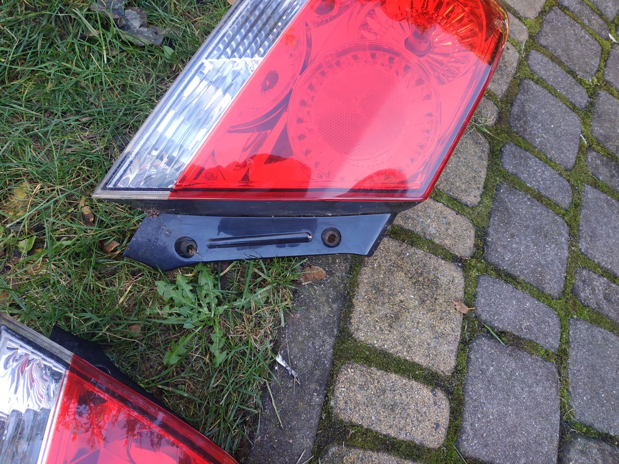 Lampy tył Lancer VII sedan Europa 2006 R stan idealny oryginał