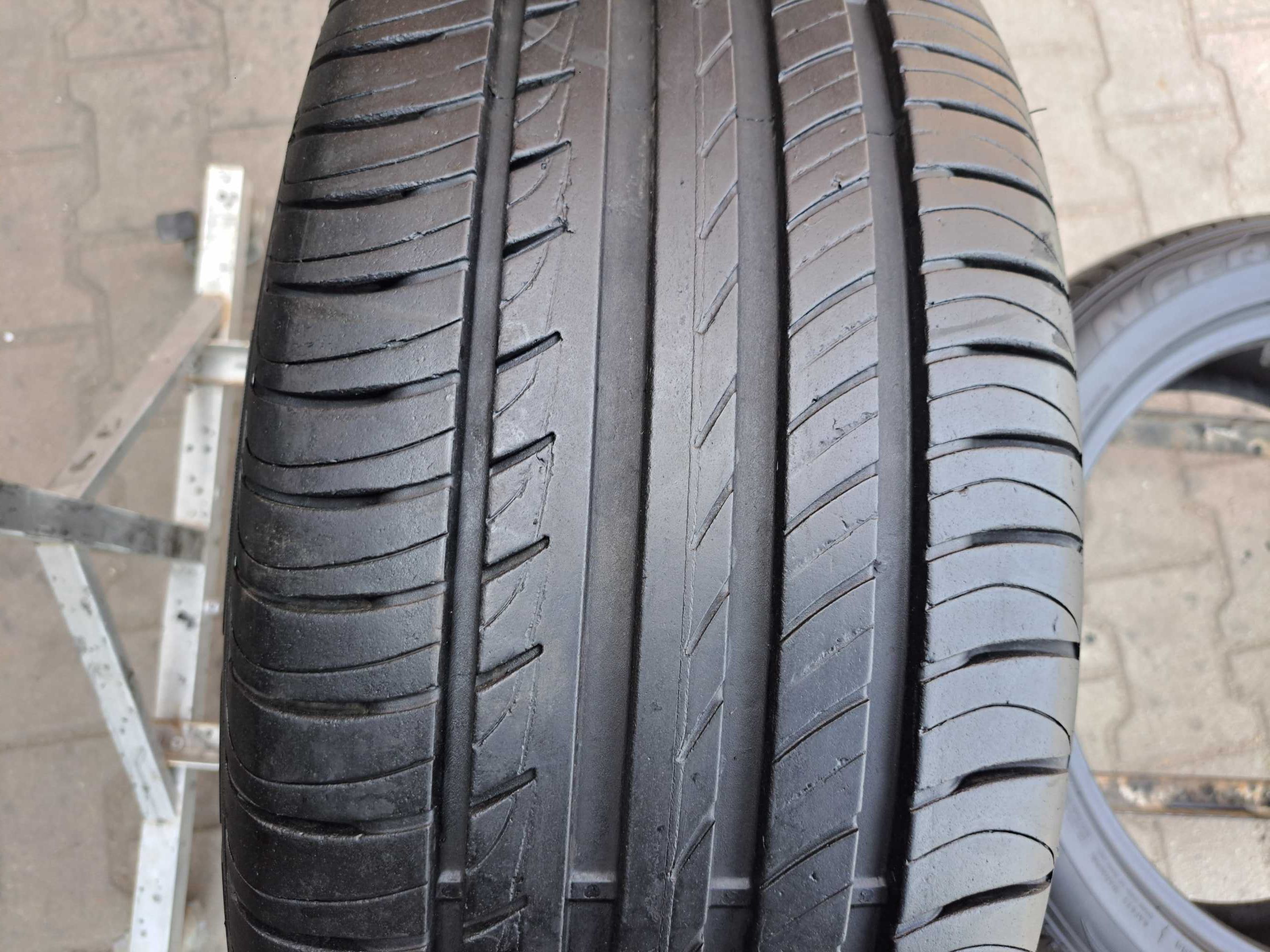 Opona 215/55/17 Pojedyńcza Pojedynka 215/55R17 Dębica Presto UHP