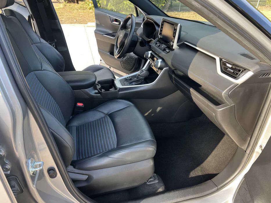 Toyota RAV4      2021