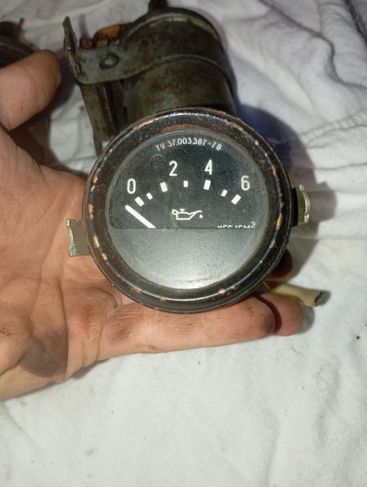 Маслодатчик майже новий