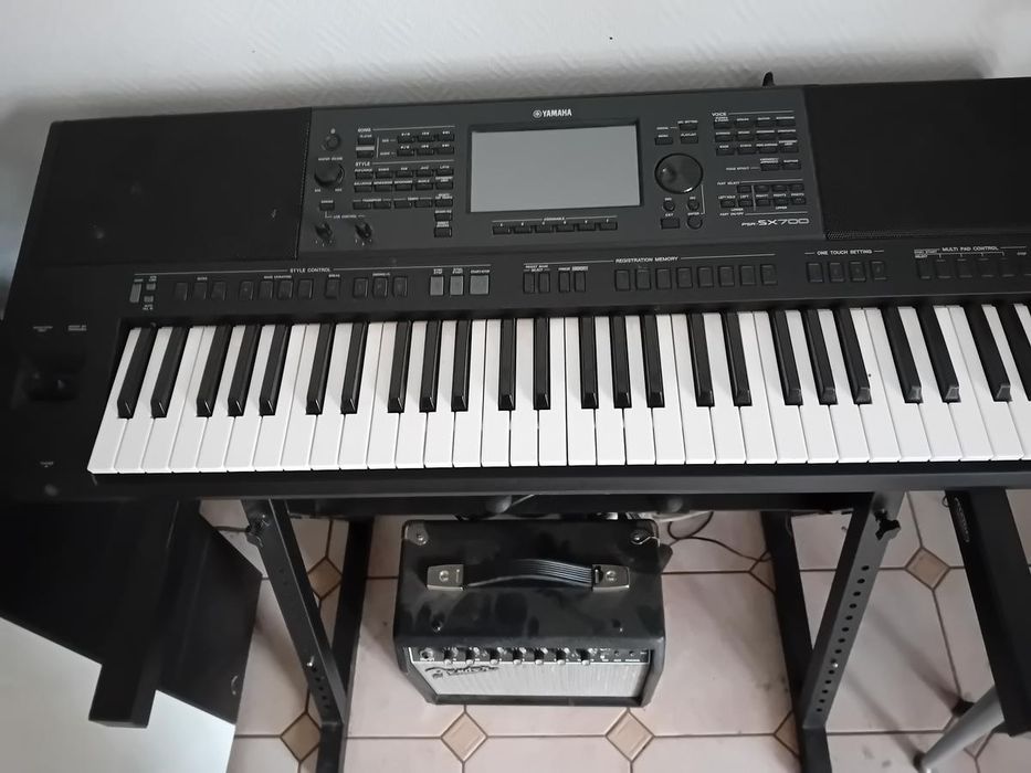 Yamaha psr sx 700