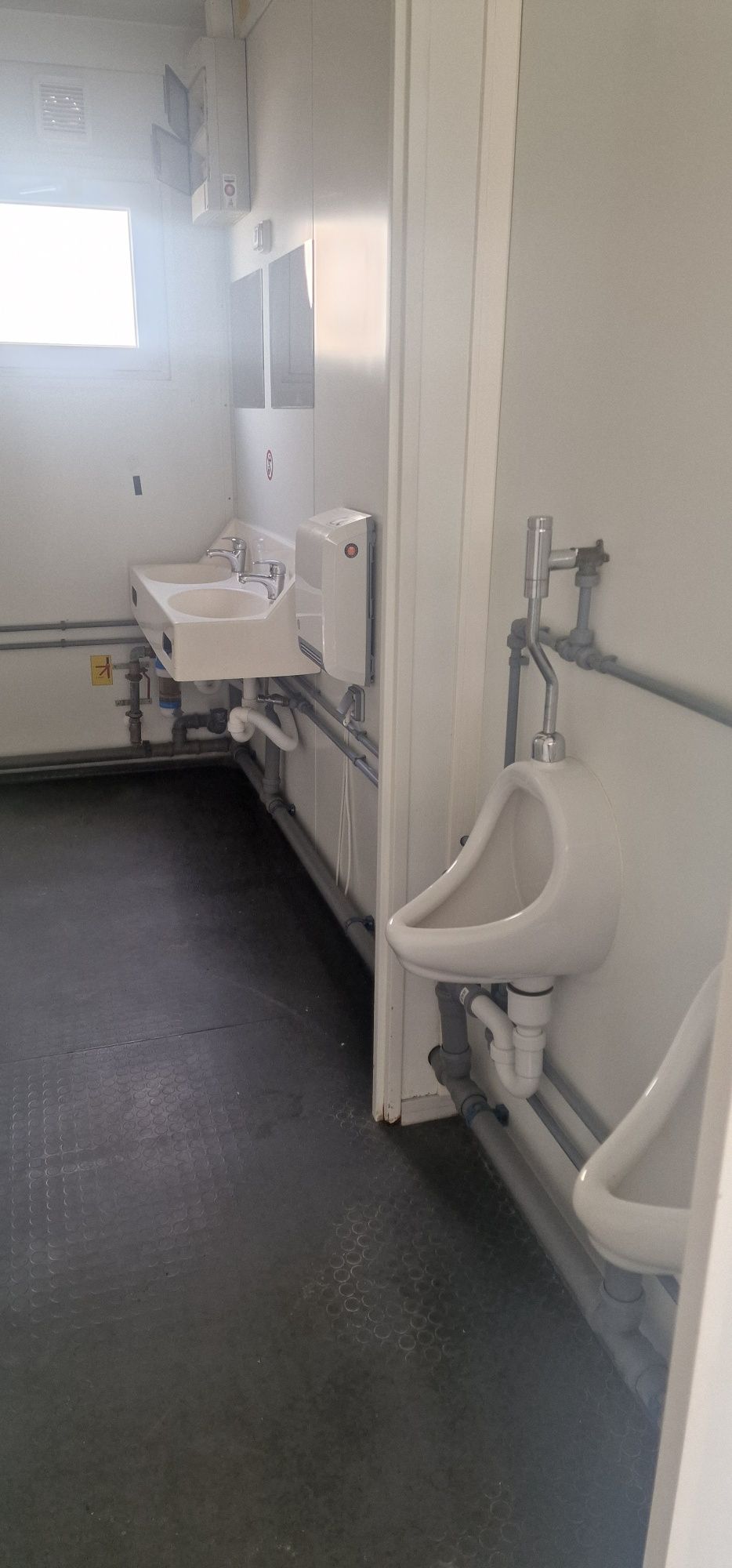 Kontener Sanitarny Wc Toaleta  Pisuar prysznice